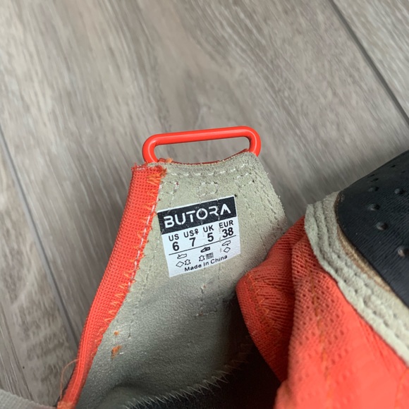 Butora Acro Climbing Shoe Orange / Wide Fit - Picture 4 of 6